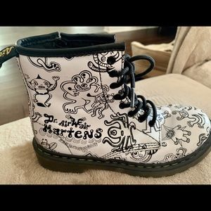 Kids unisex Dr Martins US size 2